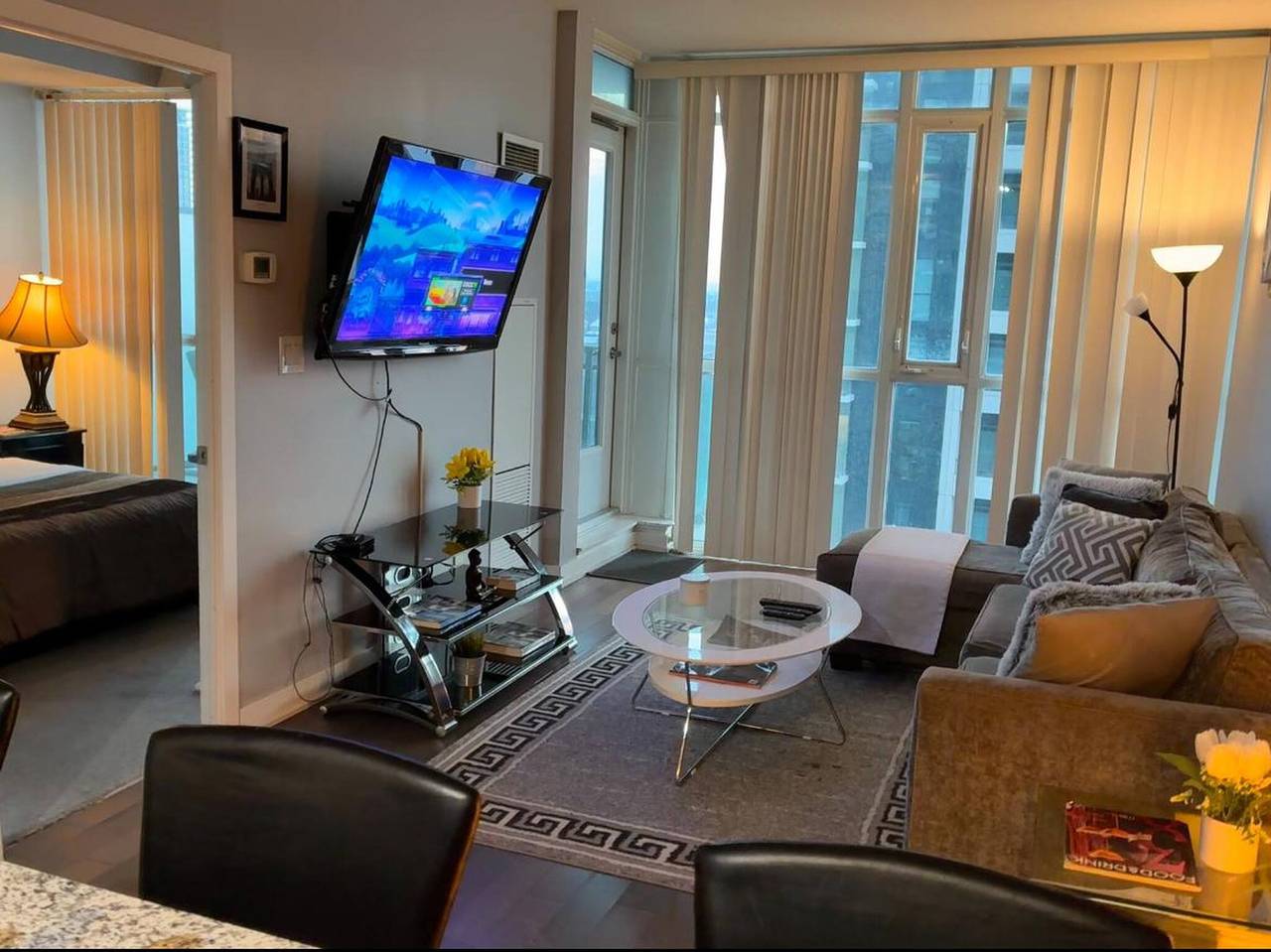 Apartamento vacacional entero, Amplio y acogedor condominio de 2 dormitorios en Square Ones Misissauga in Mississauga (Ontario), Lago Ontario (Kanada)