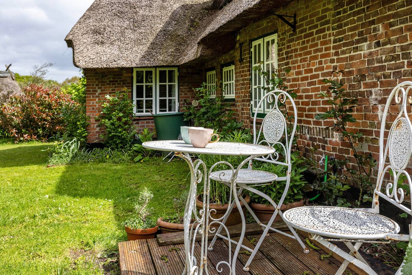 Cottage 'Reetdachhaus Bischoff' with Private Terrace, Private Garden and Wi-Fi in Kuden, Michaelisdonn and surroundings