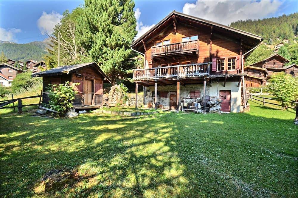 Chalet confortable sur 2 étages pour 8 personnes, salon, cuisine séparée avec lave-vaisselle, 2 cham in Grimentz, Anniviers