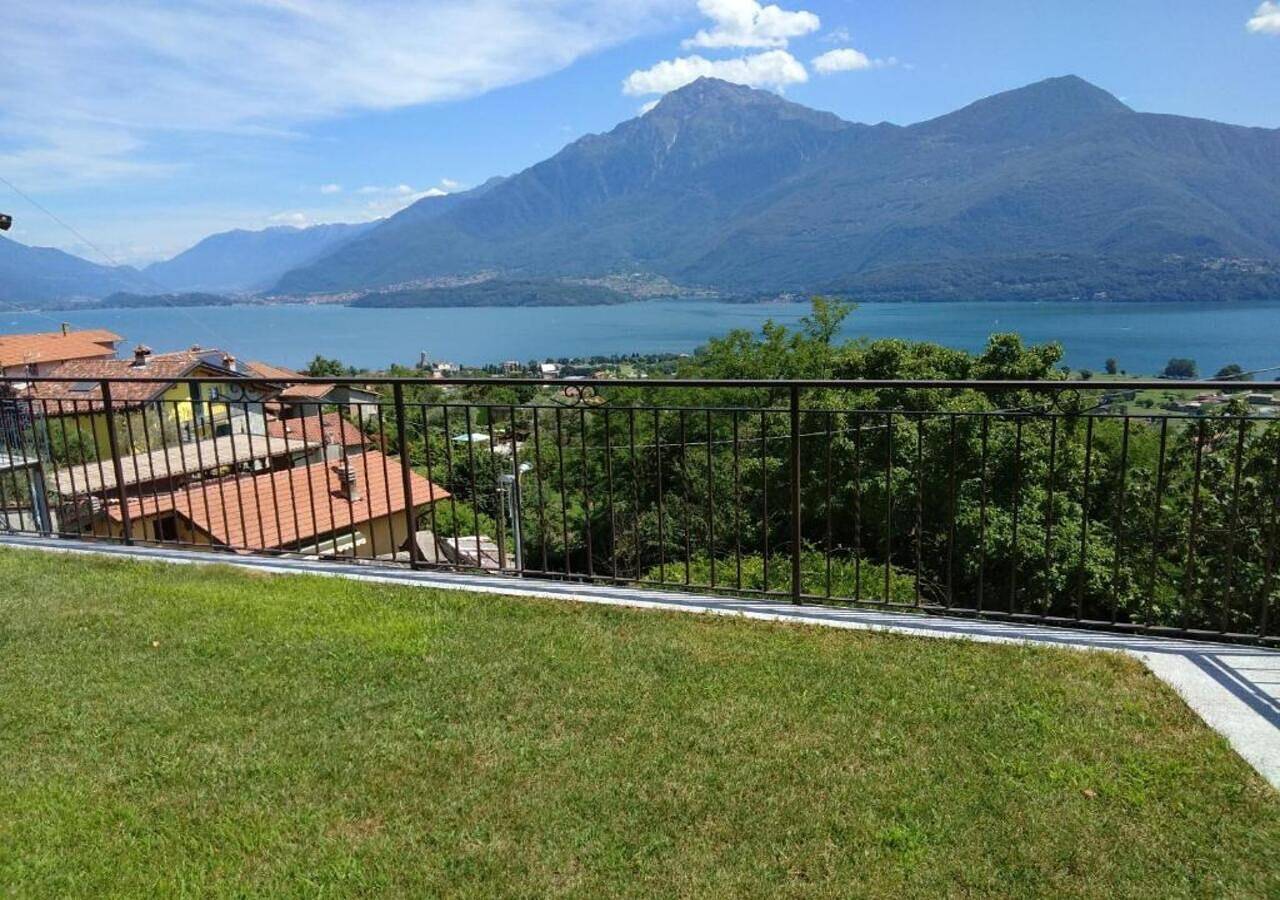 Apartamento entero, Apartamento 2 Dormitorios Con Parking y Wi-Fi in Jorge Taiana, Gravedona ed Uniti
