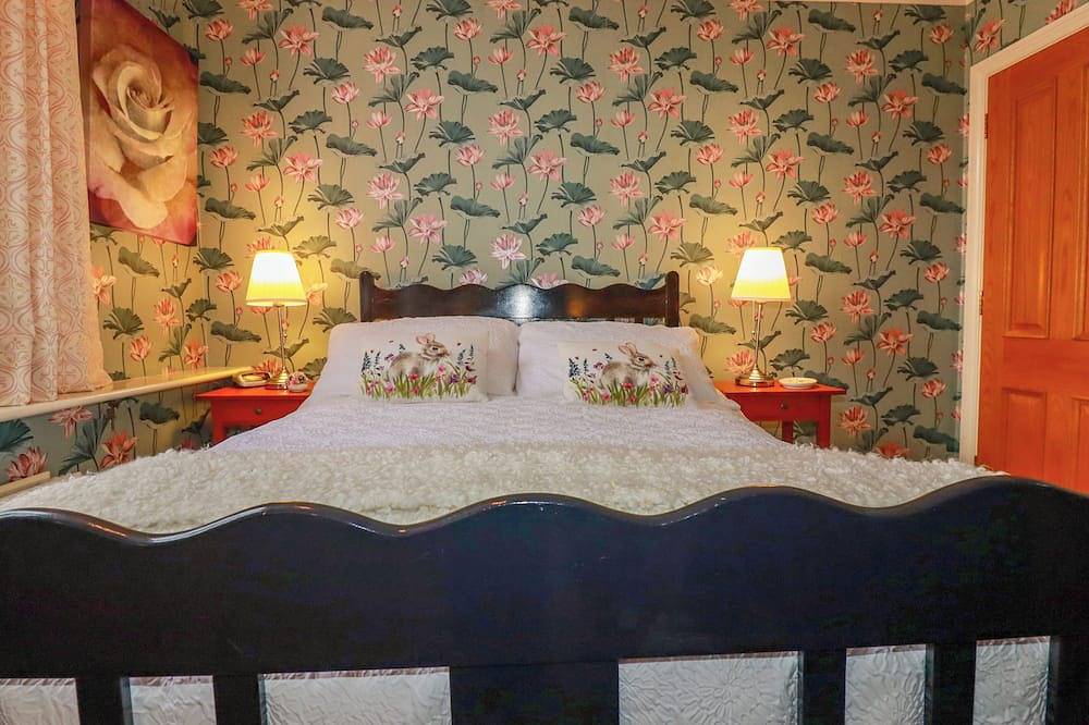 Cathedral View Cottage, character holiday cottage in Truro in Truro, Cornwall