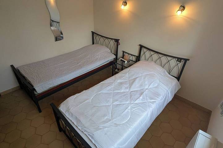 Family home with a private pool in Ruoms – Sleeps 7 in Ruoms, Ardèche