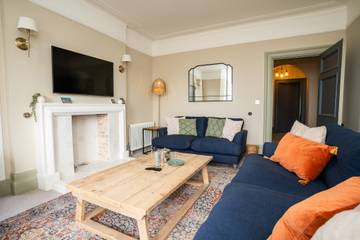 Log Cabin for 16 People in Barmouth, Gwynedd, Photo 2