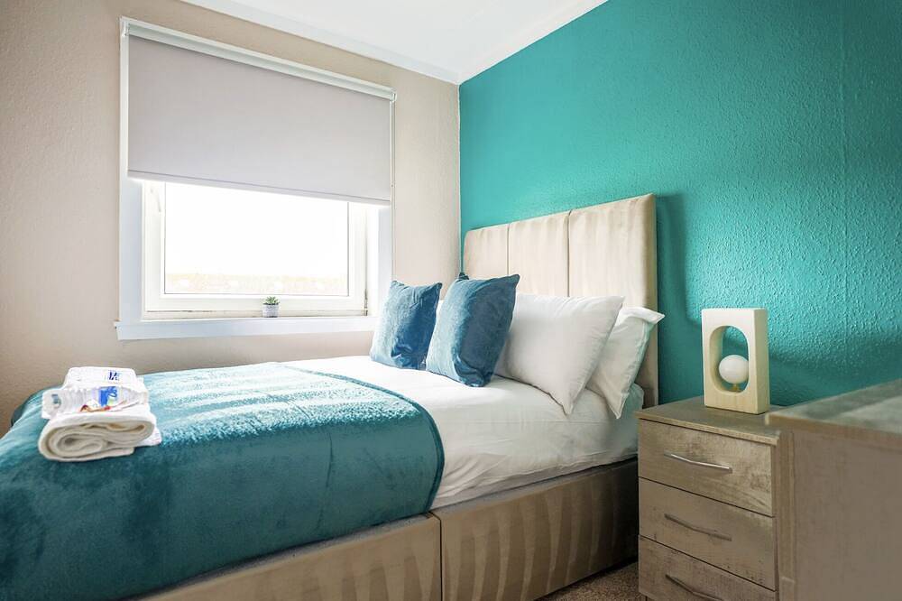 3Br Hosue By Caledonia Luxe Stays Livingston in Livingston, West Lothian
