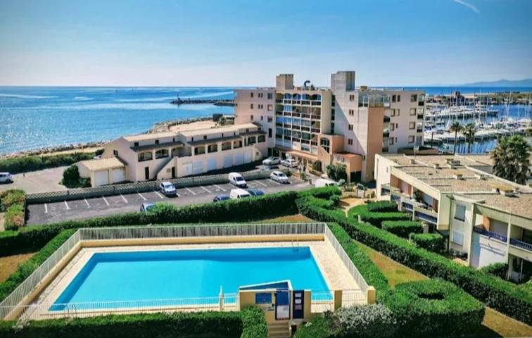 Gîte pour 4 personnes, avec piscine ainsi que balcon et vue dans Port Saint Ange - 4