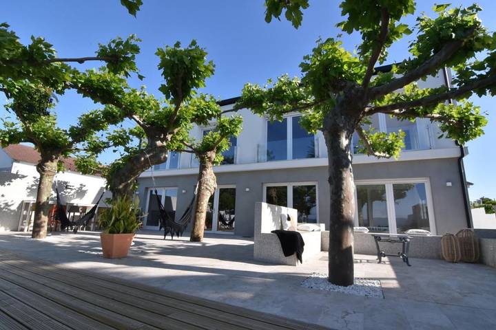 Chalet para 16 personas, con Balcón y Terraza además de Jardín y Piscina en Salnés - 3