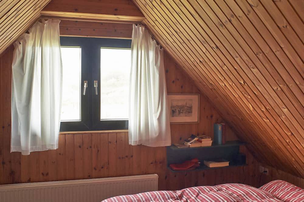 Idyllisch huisje met rieten dak in de nabijheid van het strand in Buren (Ameland), Nederlandse waddeneilanden