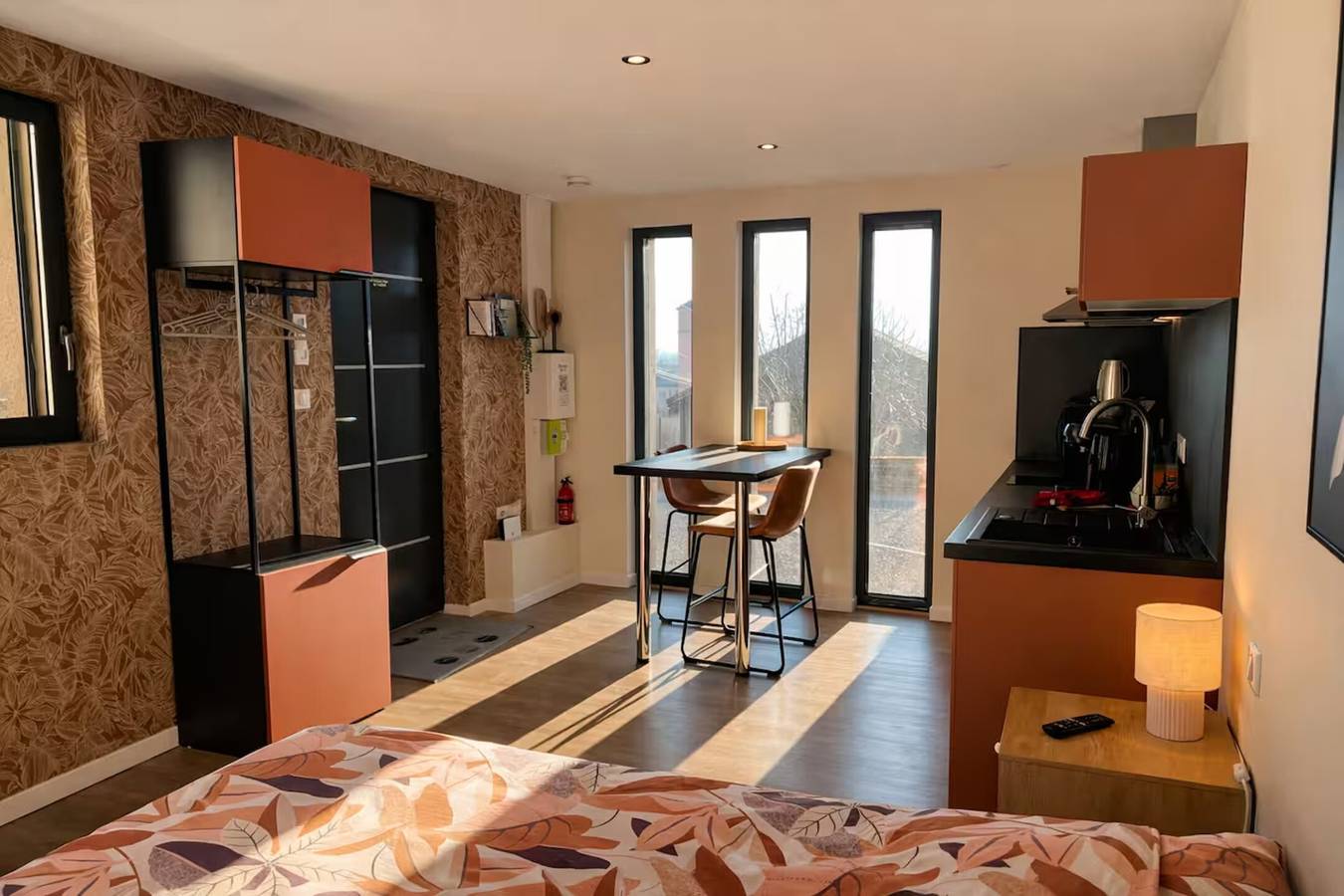 Ganzes Studio, Gemütliches, renoviertes Studio im Stadtzentrum mit Bergblick in Marignier, Region Bonneville