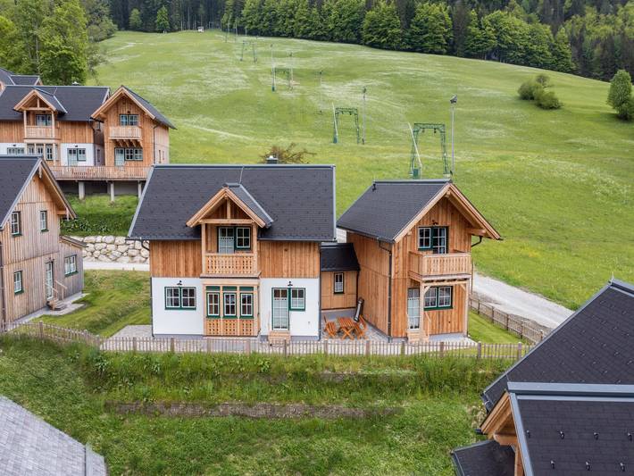 Chalet für 10 Personen, mit Balkon/Terrasse und Balkon sowie Terrasse und Garten in Grundlsee