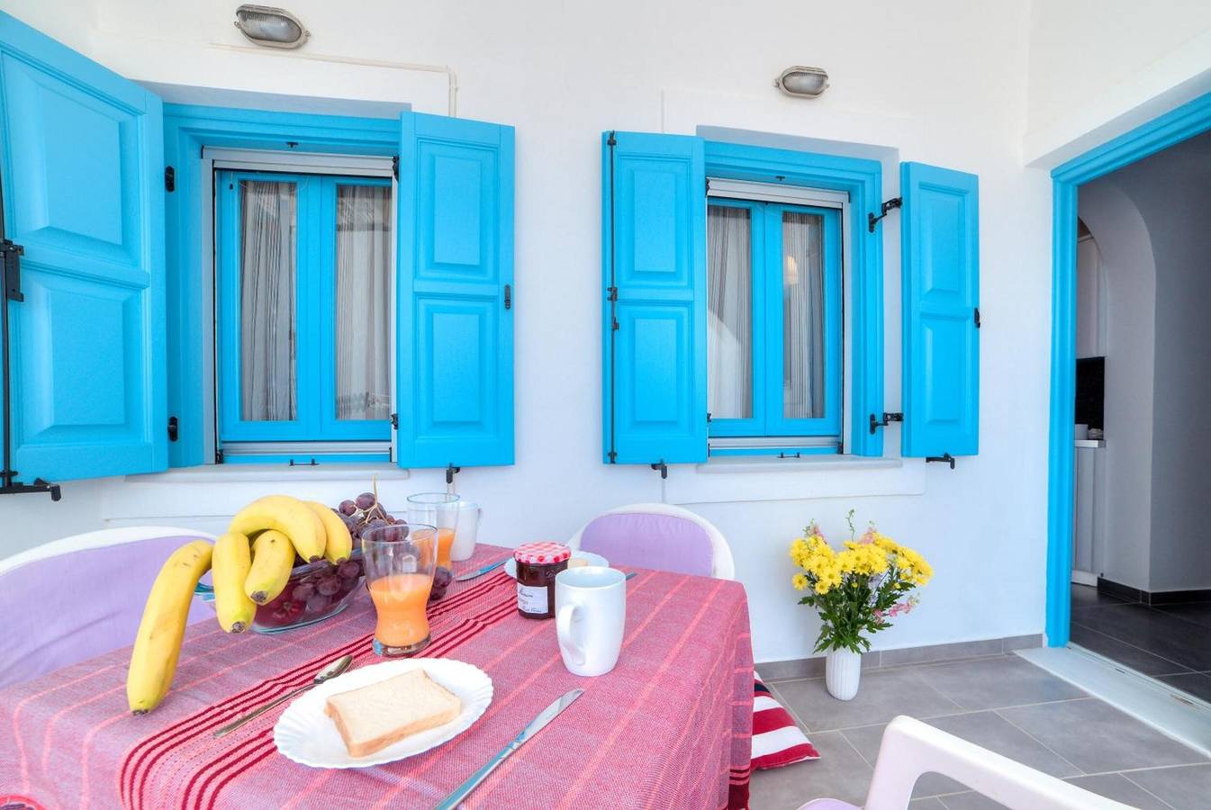 Entire apartment, Apartment 'Adelphi 1 65' with Mountain View, Wi-Fi and Air Conditioning in Perissa, Santorini
