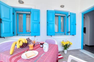 Apartment for 5 People in Perissa, Santorini, Photo 1