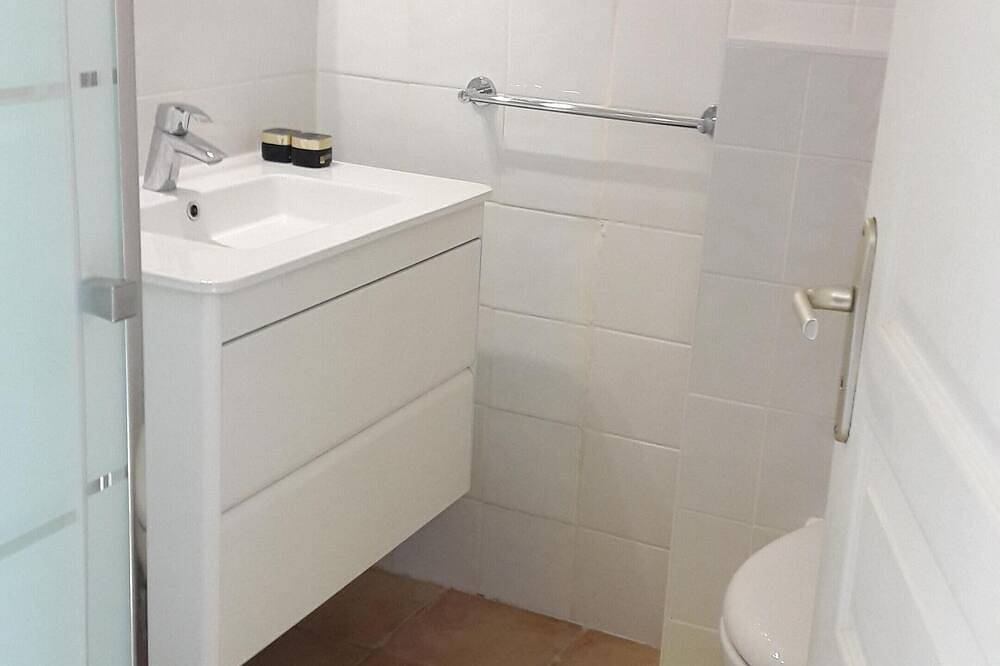 Appartement entier, Appartement avec parking à 5 mn des plages et du centre ville in Corbara, Région de Calvi