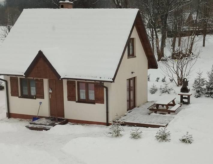 Apartament wakacyjny dla 6 osób, z ogród i jacuzzi w Brzegi Dolne