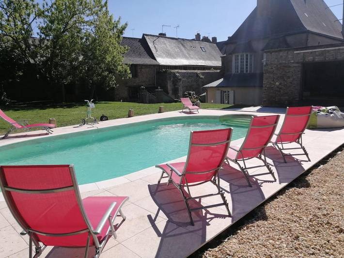 Location de vacances pour 14 personnes, avec jardin et piscine ainsi que jacuzzi et terrasse, animaux acceptés à Pouancé - 2