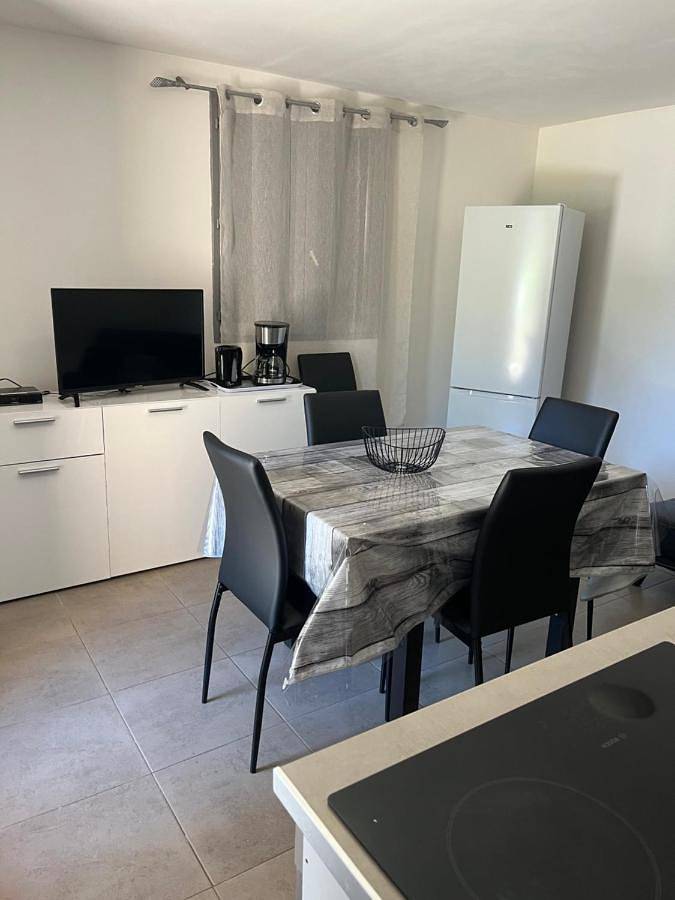 Location de vacances pour 5 personnes, avec vue ainsi que jardin et piscine, animaux acceptés à Fabras - 3