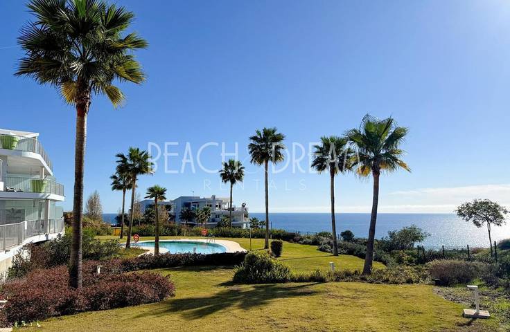 Location de vacances pour 4 personnes, avec Terrasse et Jardin ainsi que Piscine et Vue dans Reserva del Higueron