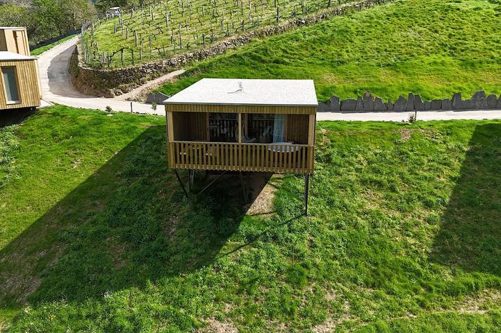 Cabane en bois pour 3 personnes, avec balcon ainsi que jacuzzi et jardin, animaux acceptés - 1