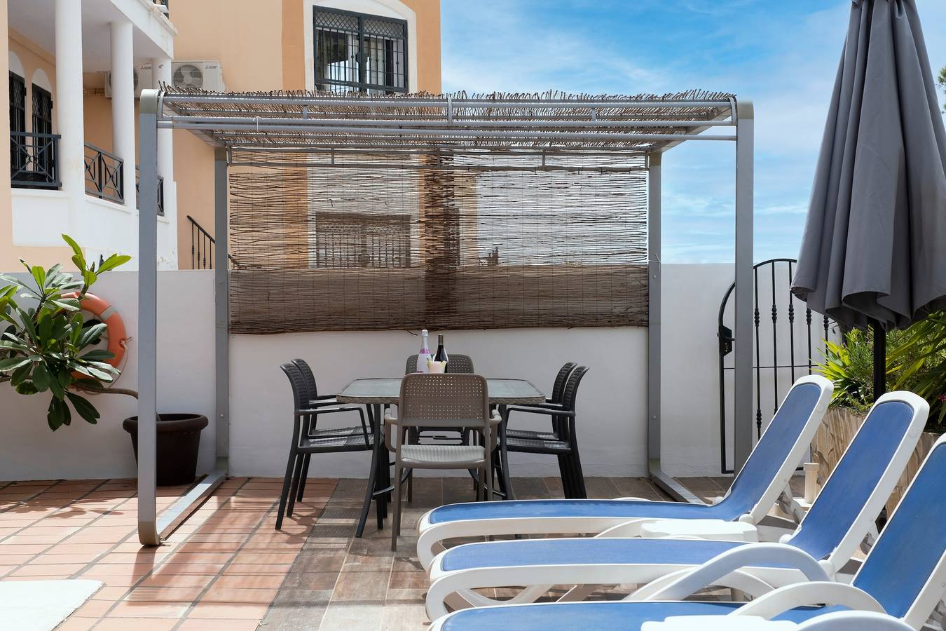 Villa Miramar Burriana Beach 6 pax mit Meerblick & Pool in Playa de Burriana, Nerja