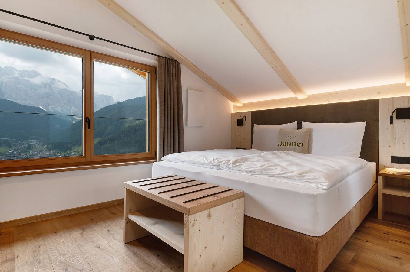 Appartamento intero, Appartamento 'Lat' con vista sulle montagne, giardino in comune e Wi-Fi in Daunei, Selva di Val Gardena