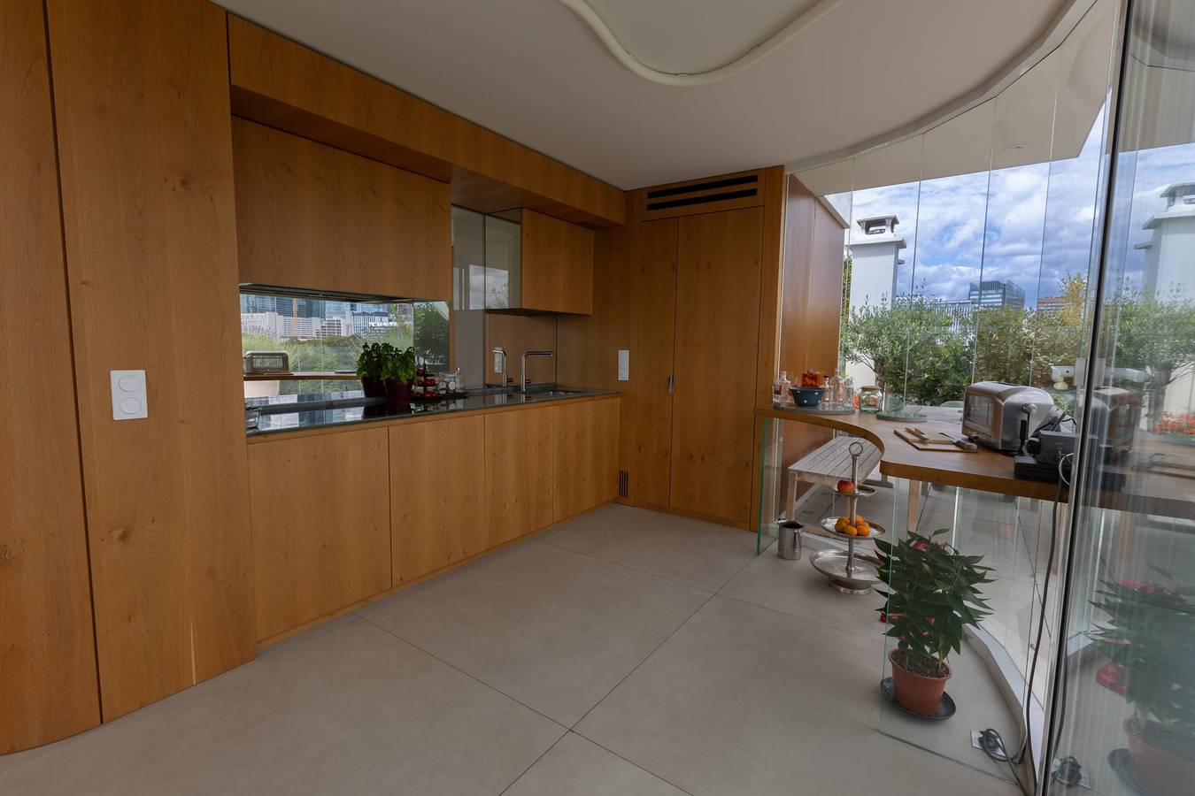 Appartement entier, Le Rooftop Eiffel & La Défense - Welkeys in Neuilly-sur-Seine, Hauts-de-Seine
