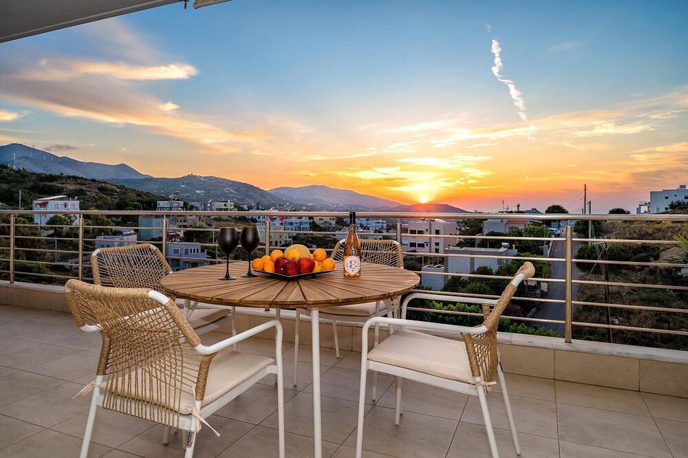 Cozy Suite Two bedroom apartments in the gated community with private beach in Achlada, Iraklio-Heraklion und Umgebung