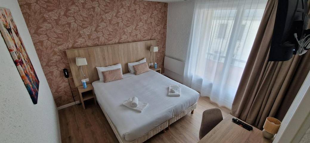 Hôtel pour 2 personnes, avec balcon dans Gare De Challans - 2