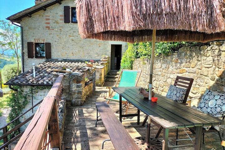 Ferienwohnung für 4 Personen, mit Terrasse und Garten sowie Pool in Penna San Giovanni
