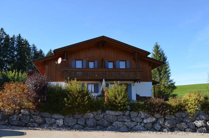 Ferienhaus für 4 Personen, mit Balkon und Terrasse sowie Garten und Ausblick in Lechbruck am See