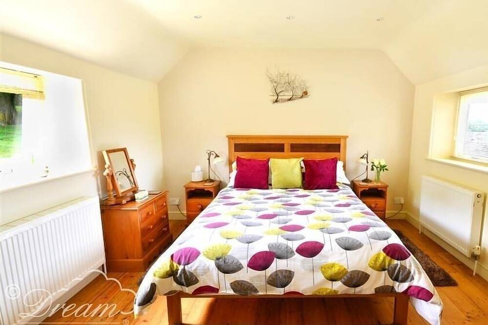 Coombe Orchard, pet friendly, with a garden in Swanage in Swanage, Dorset
