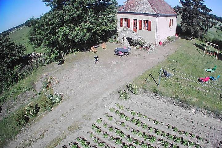 Gîte pour 6 personnes, avec jardin dans Vitry-en-Charollais
