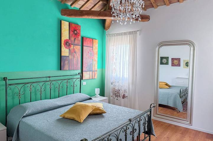 Appartamento intero, Daisy Apt. di Lusso in Villa con Patio, Piscina, Jacuzzi, Gym, WiFi, A/C, Sauna in Cavarzere, Provincia di Venezia