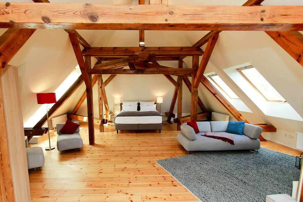 Ganze Wohnung, Ferienwohnung Schönefeld - Dachgeschoss Wohnung, Studio Rundumblick in Jüterbog, Teltow-Fläming