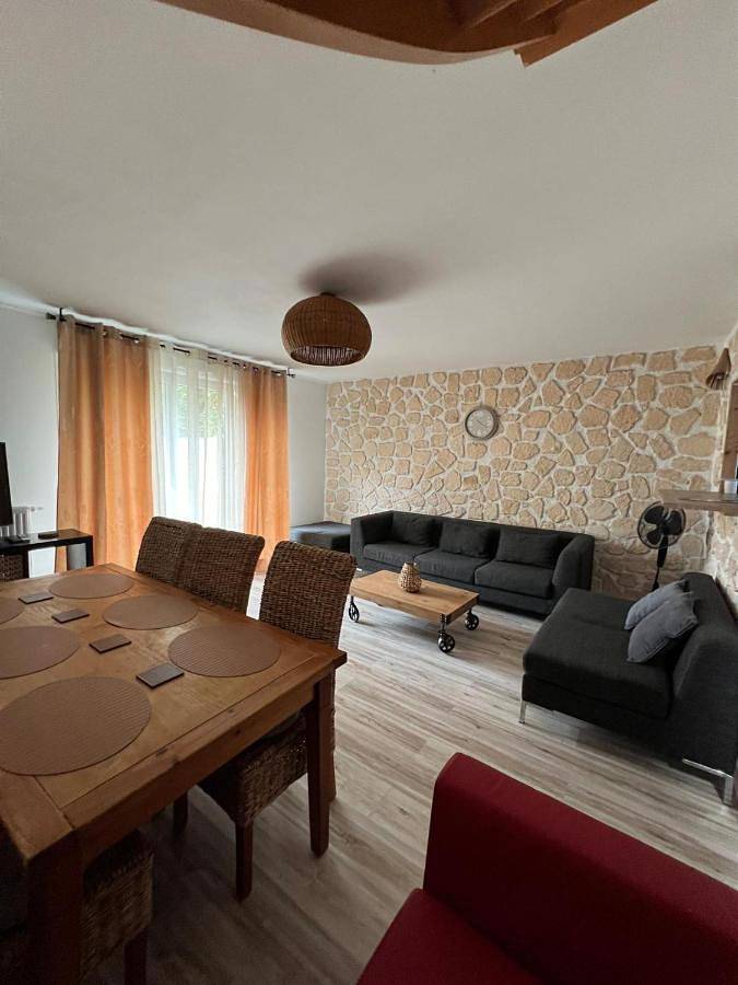 Three-Bedroom House in Vaires-sur-Marne, Seine-et-Marne
