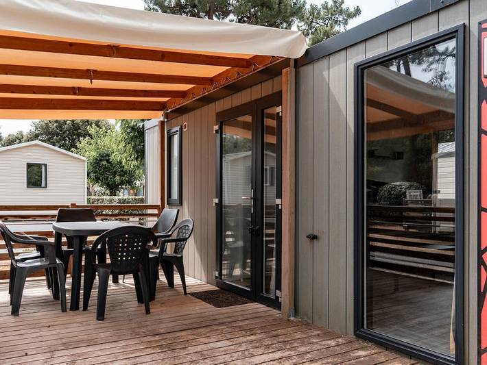 Camping Oléron Saint Tro'Park - Mobilheim 6 personen - Mobilheim Premium 33m² (3 Zimmer) + Geschirrspülmaschine + Bett 160 + Halbüberdachte Terrasse 15m². in Saint-Trojan-les-Bains, Côte de Beauté