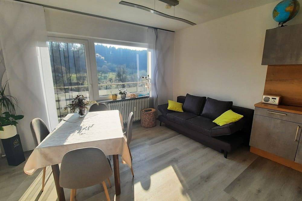 Ganze Wohnung, Moderne Ferienwohnung in ruhiger Stadtrandlage für 3 Personen in Dornstetten, Mittlerer Schwarzwald