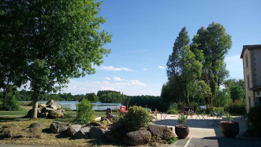 Gîte pour 4 personnes, avec vue et jardin, animaux acceptés dans Pescalis Moncoutant - 2