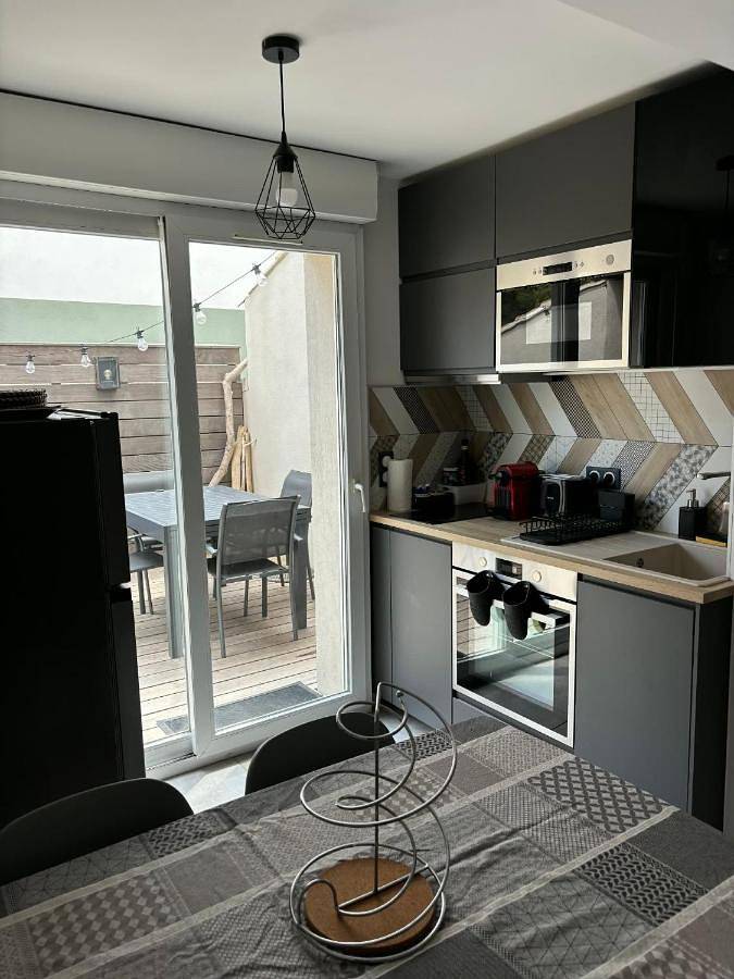 Gîte pour 4 personnes, avec terrasse dans Plage La Capte - 2
