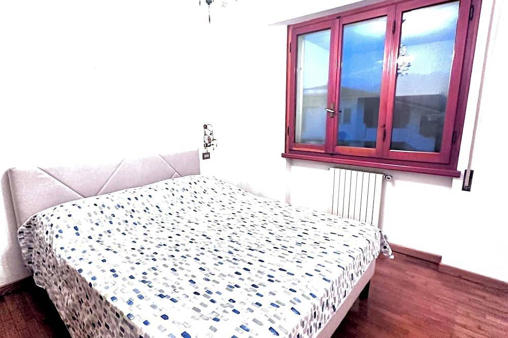 Cozy apartment 800 meters from the sea with private garden in Marina di Pietrasanta, Pietrasanta
