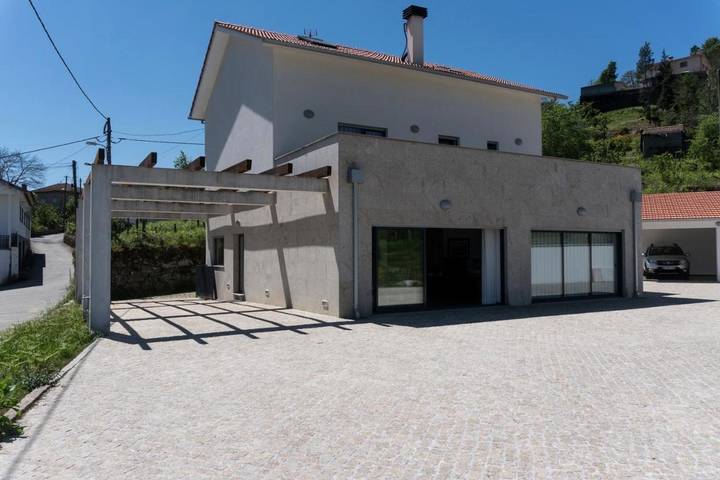 Casa de férias para 10 pessoas, com Terraço e Jardim em São Pedro do Sul