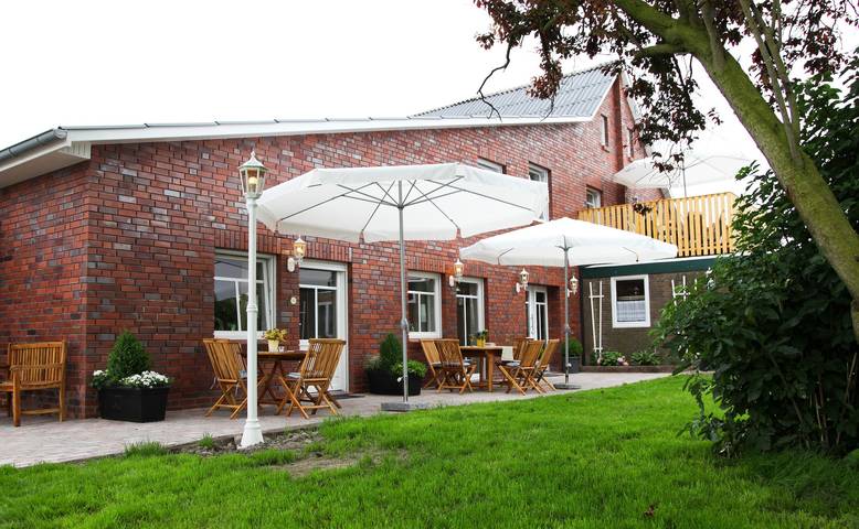Ganze Wohnung, Bauernhofwohnung mit gemeinsamer Terrasse, Garten und Wlan in Wangerland in Wangerland, Südliche Nordseeküste