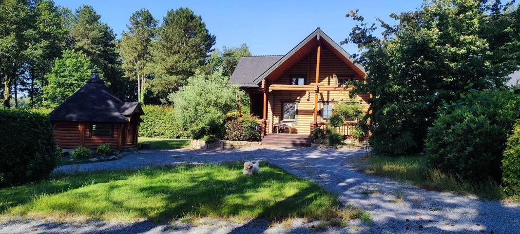 Gîte pour 5 personnes, avec Balcon et Terrasse ainsi que Jardin et Vue à Lizio