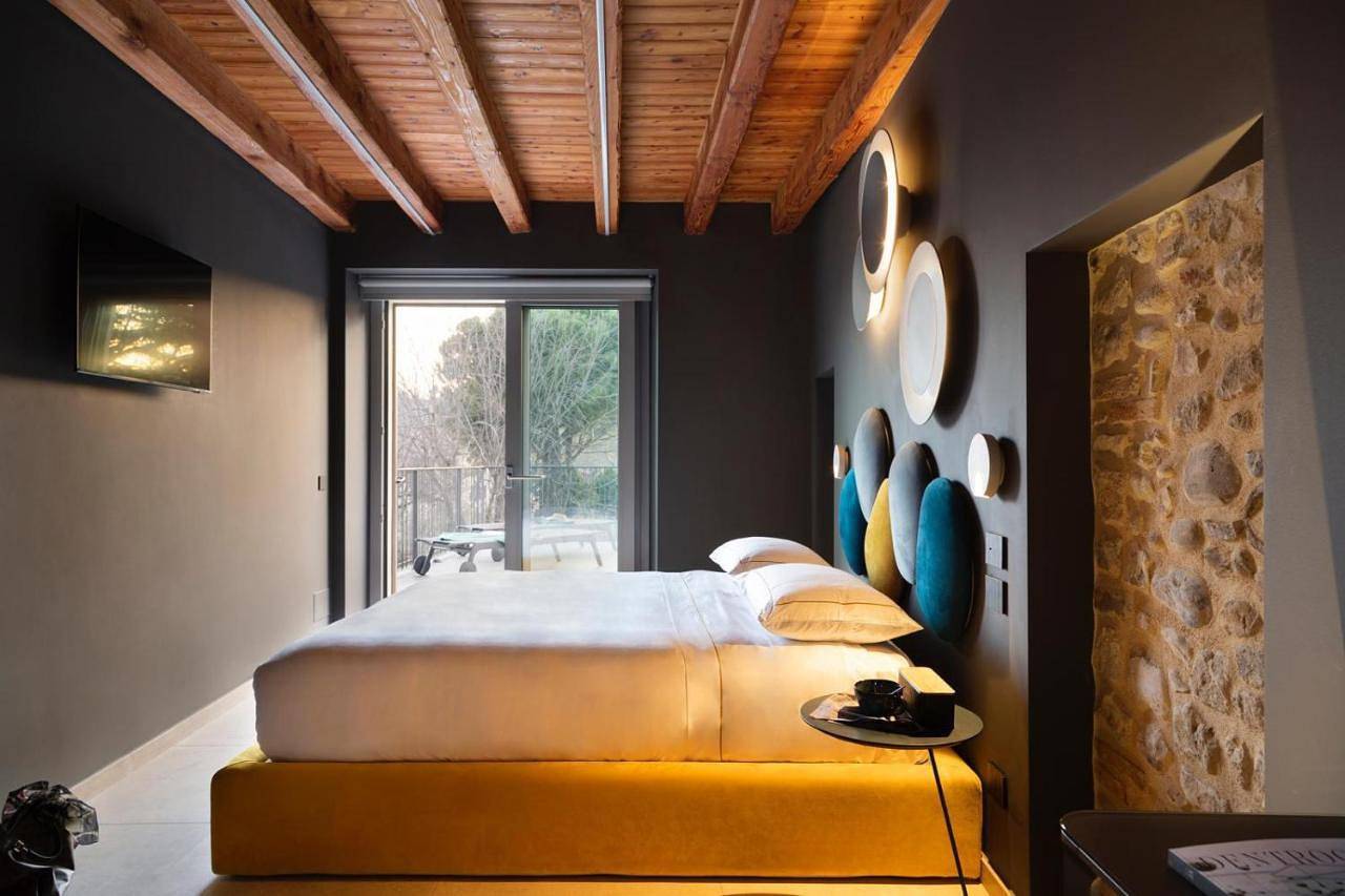 Borgoluna Luxury Holiday House in San Felice del Benaco, Prealpi Gardesane