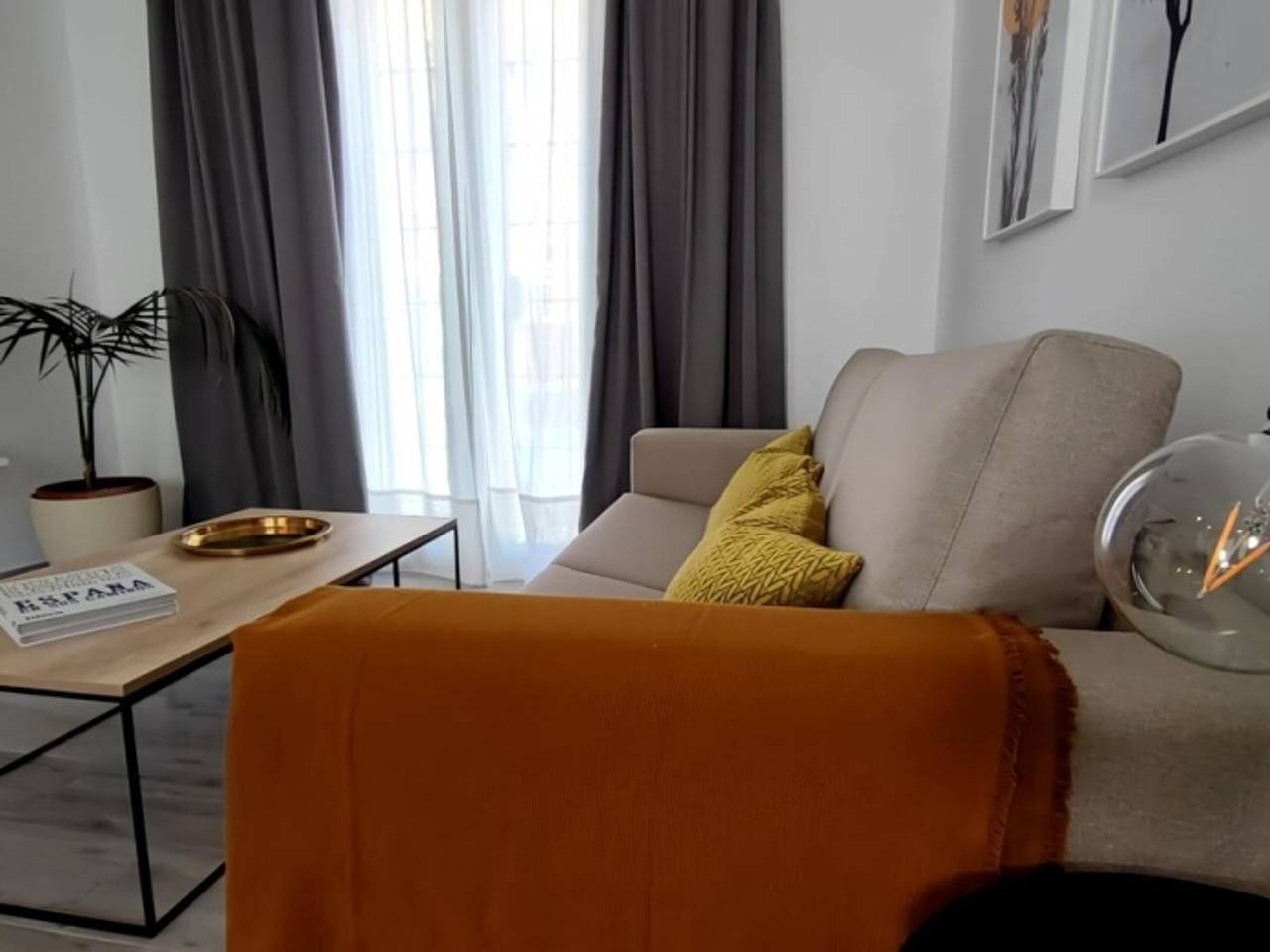 Entire apartment, Charming Andalusian house near beach with private patio in Málaga (Este), Malaga