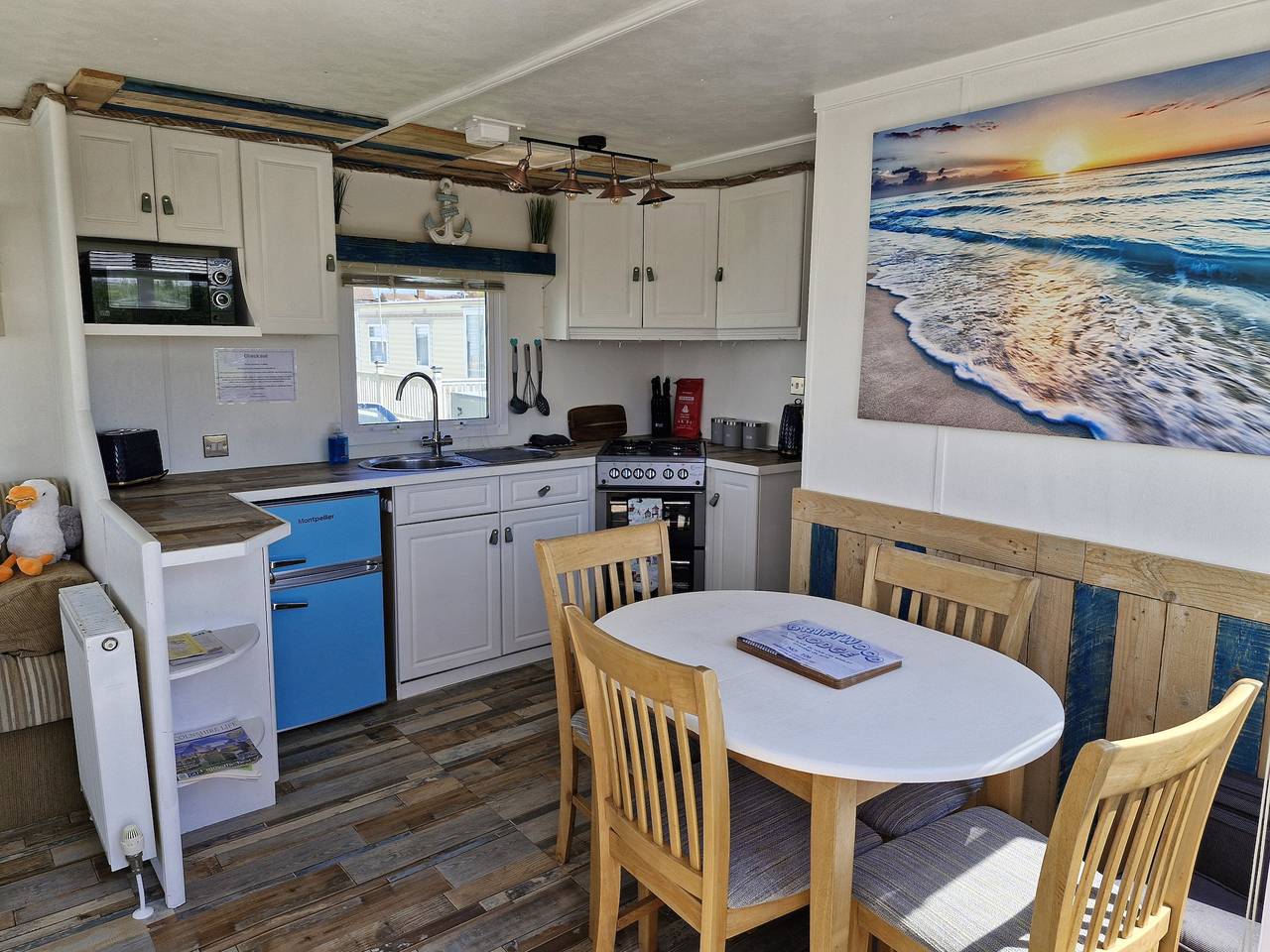 Driftwood Cabin - Dog Friendly, Anderby Creek in Anderby, Lincolnshire