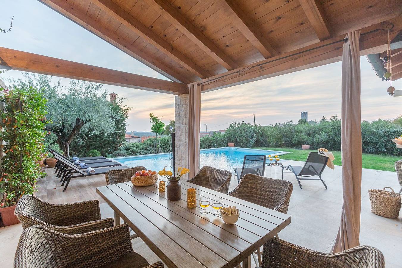 Malerische Villa mit Meerblick, Privatpool, Billard, Bikes, Tischtennis in Sveti Lovreč Pazenatički, Zentralistrien