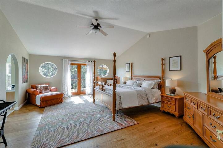 Vacation rental for 12 people, with balcony and pool in Groveland (CA)