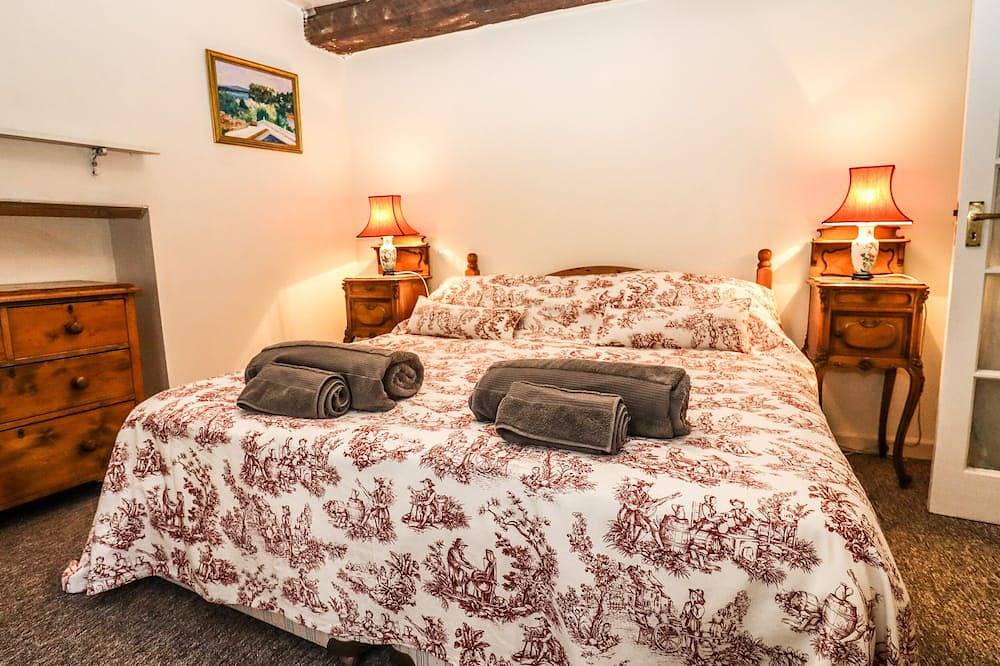 Dollar Ward House Basement, pet friendly in Cirencester in Cirencester, Gloucestershire