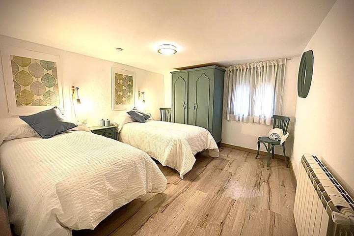 Casa rural para 16 personas, con terraza - 1