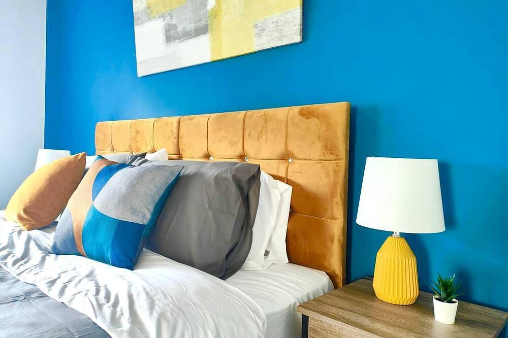4Br Free Parking Wi-Fi Wakefield, Long Stays, close to Pinderfields Hospital in Wakefield, West Yorkshire