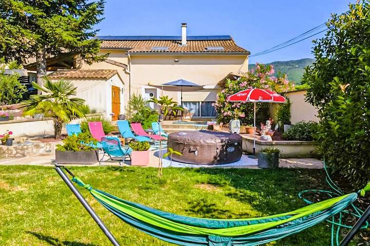 Location de vacances pour 10 personnes à Saint-Fortunat-sur-Eyrieux